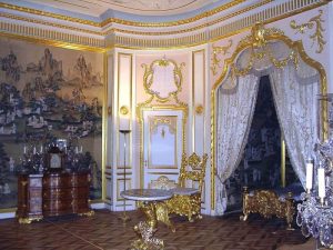 Excursions-in-St-Petersburg-Peterhof-Grand-Palace-and-Lower-Garden